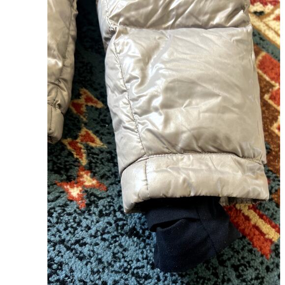 Aritzia Super Puff Shorty Hi-Gloss Jacket Size Medium Modern Taupe - Picture 9 of 12